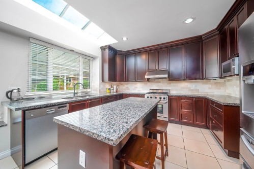 2407 18Th Avenue W, Vancouver, BC 