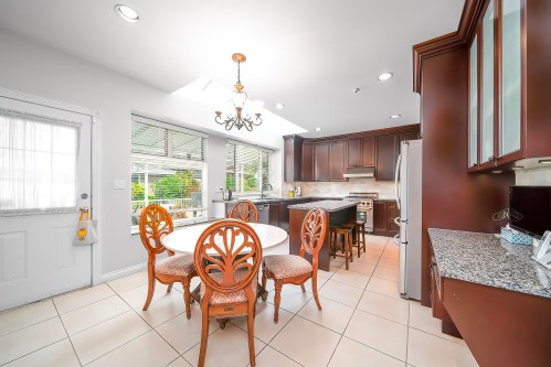 2407 18Th Avenue W, Vancouver, BC 