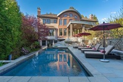 8112 Government Road  Burnaby, BC V5A 2E2