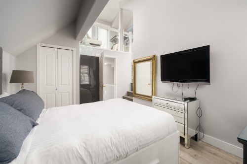 D-136 4Th Street W, North Vancouver, BC 