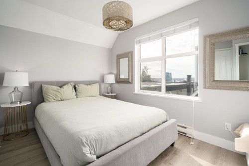 D-136 4Th Street W, North Vancouver, BC 