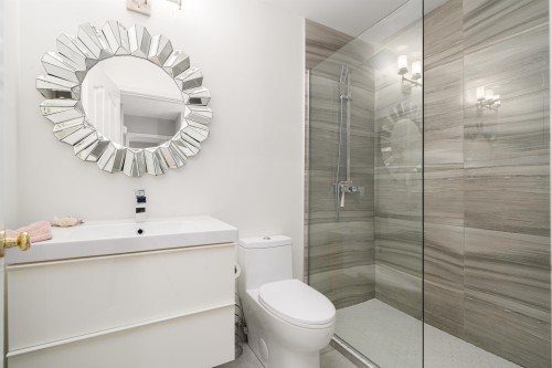 D-136 4Th Street W, North Vancouver, BC 