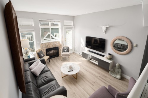 D-136 4Th Street W, North Vancouver, BC 