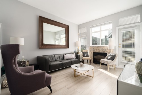 D-136 4Th Street W, North Vancouver, BC 