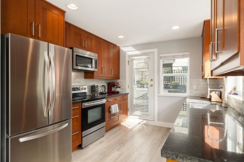 D-136 4Th Street W, North Vancouver, BC 