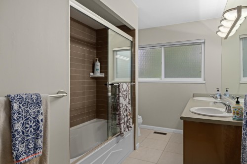 905 Greenwood Road, West Vancouver, BC 