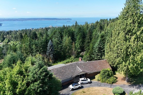 1084 Groveland Road, West Vancouver, BC 