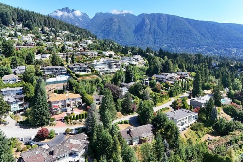 1084 Groveland Road, West Vancouver, BC 