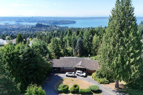 1084 Groveland Road, West Vancouver, BC 