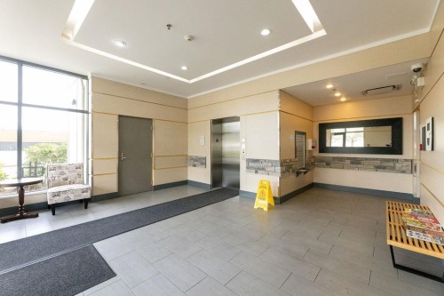 404-875 Gibsons Way, Gibsons, BC 