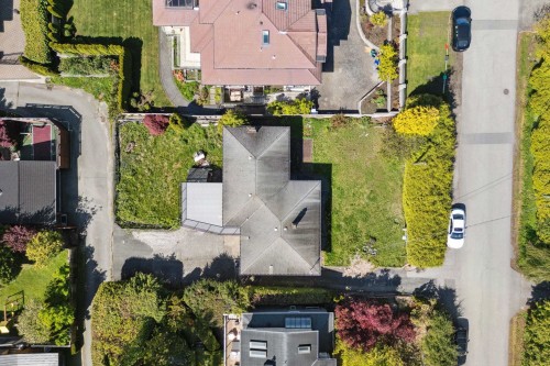 1158 Queens Avenue, West Vancouver, BC 