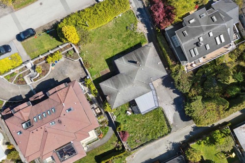 1158 Queens Avenue, West Vancouver, BC 