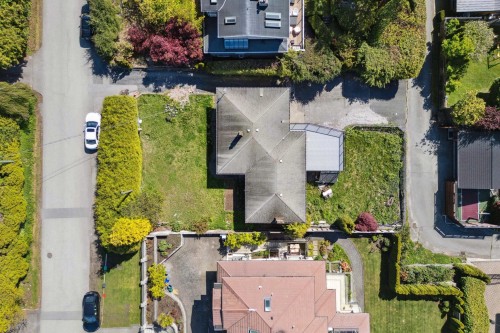 1158 Queens Avenue, West Vancouver, BC 