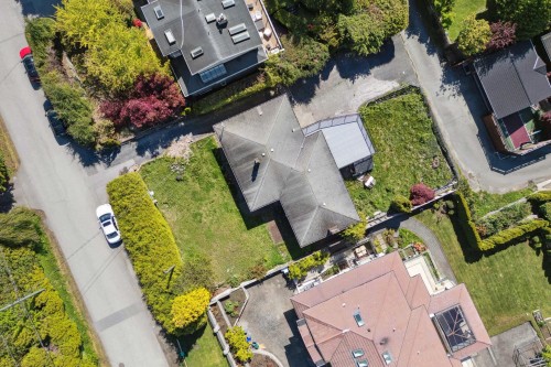 1158 Queens Avenue, West Vancouver, BC 