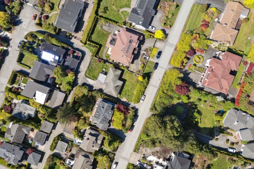 1158 Queens Avenue, West Vancouver, BC 