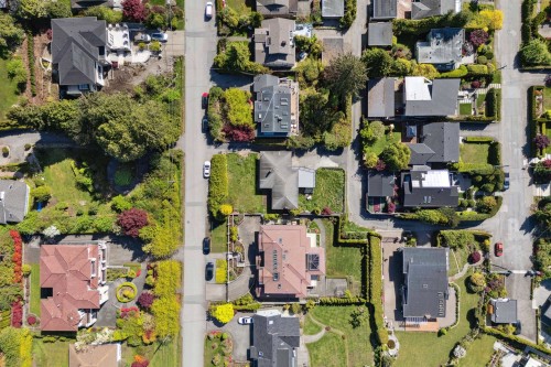 1158 Queens Avenue, West Vancouver, BC 