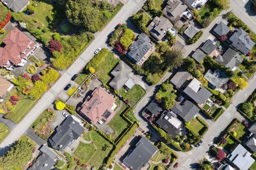 1158 Queens Avenue, West Vancouver, BC 