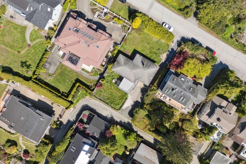 1158 Queens Avenue, West Vancouver, BC 