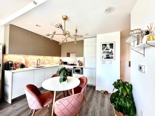 1308-8188 Fraser Street  Vancouver, BC V5X 0J8