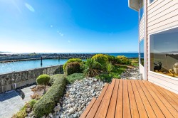 226-1585 Field Road  Sechelt, BC V7Z 0H1