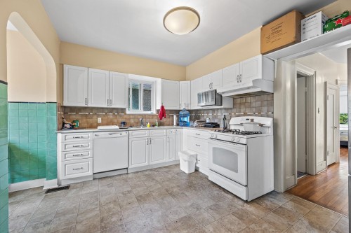 3579 18Th Avenue W, Vancouver, BC 