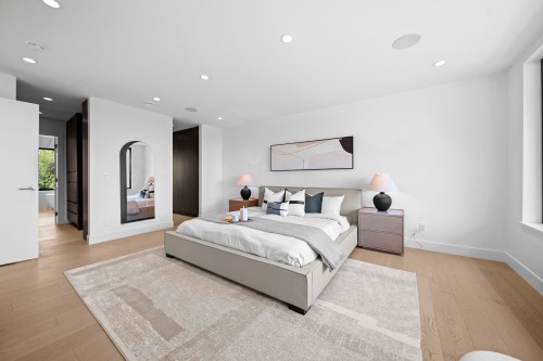 680 Westhyde Place, North Vancouver, BC 