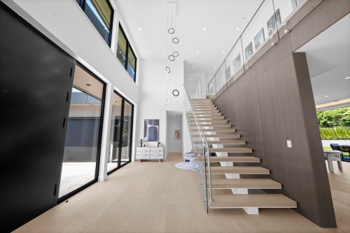 680 Westhyde Place, North Vancouver, BC 