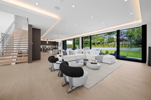 680 Westhyde Place, North Vancouver, BC 