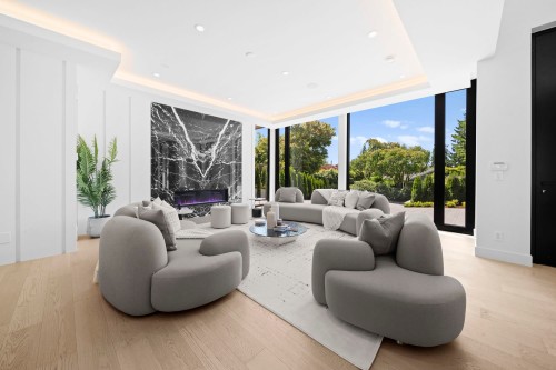 680 Westhyde Place, North Vancouver, BC 