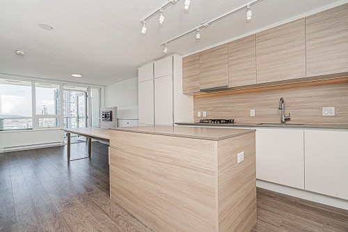 2712-908 Quayside Drive, New Westminster, BC 