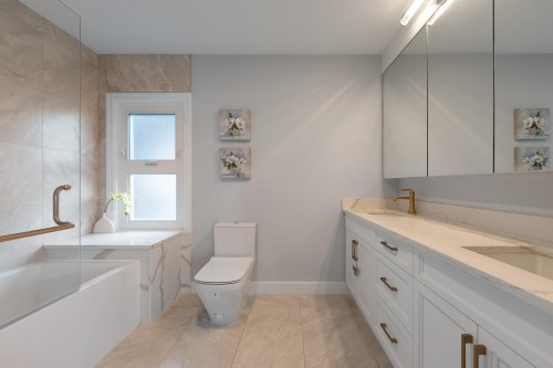 4603 5Th Avenue W, Vancouver, BC 