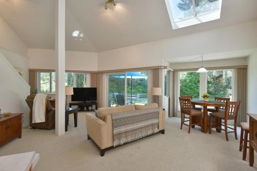 11-5761 Wharf Avenue  Sechelt, BC V0N 3A0