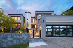 4524 1st Avenue W Vancouver, BC V6R 1H8