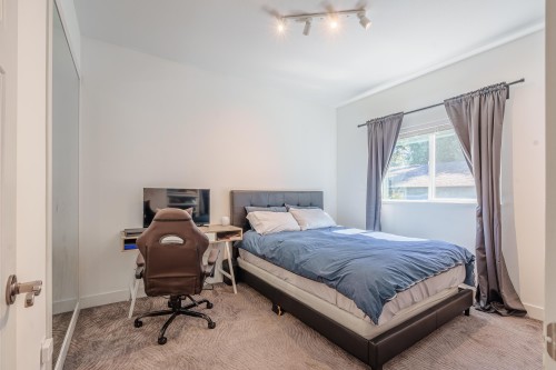 6323 Oracle Road, Sechelt, BC 