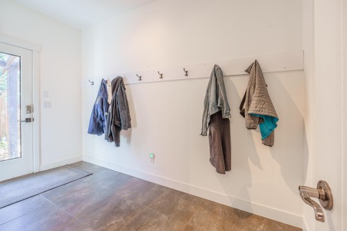 6323 Oracle Road, Sechelt, BC 