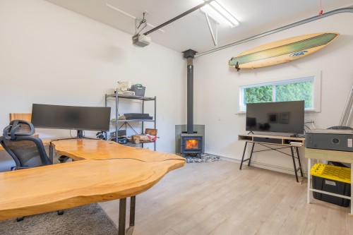 6323 Oracle Road, Sechelt, BC 