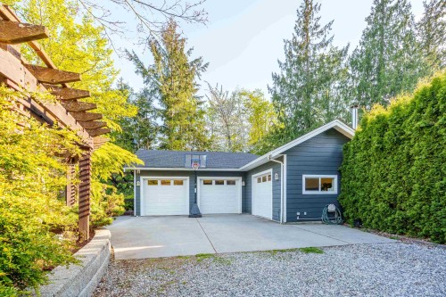 6323 Oracle Road, Sechelt, BC 