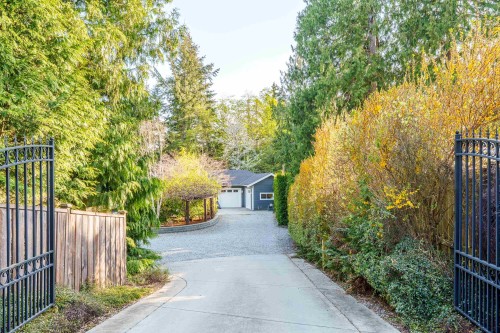 6323 Oracle Road, Sechelt, BC 
