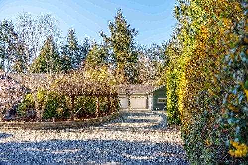 6323 Oracle Road, Sechelt, BC 