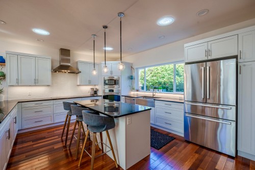 6323 Oracle Road, Sechelt, BC 