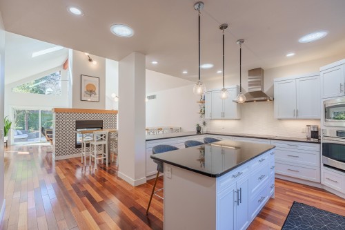 6323 Oracle Road, Sechelt, BC 