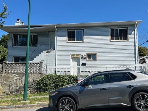 7592 Fraser Street, Vancouver, BC 