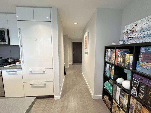 606-3093 Windsor Gate, Coquitlam, BC 