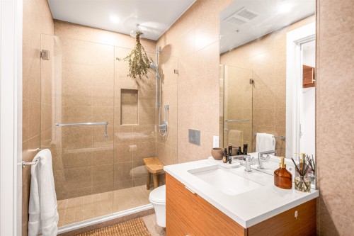 408-6687 Nelson Avenue, West Vancouver, BC 