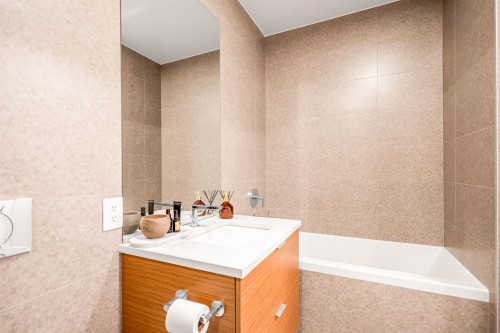 408-6687 Nelson Avenue, West Vancouver, BC 