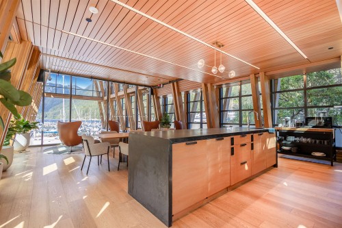 408-6687 Nelson Avenue, West Vancouver, BC 