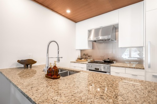 408-6687 Nelson Avenue, West Vancouver, BC 