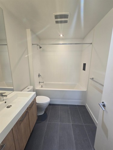 508-9250 University High Street, Burnaby, BC 