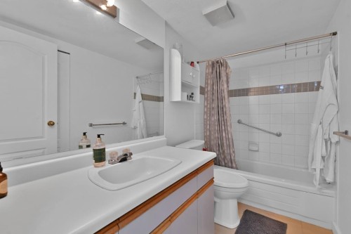 213-22661 Lougheed Highway, Maple Ridge, BC 