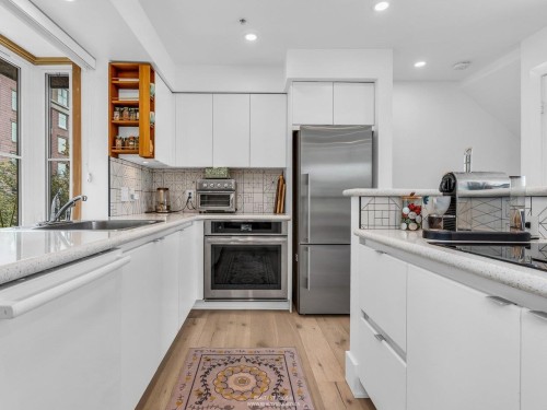 141 Alexander Street, Vancouver, BC 